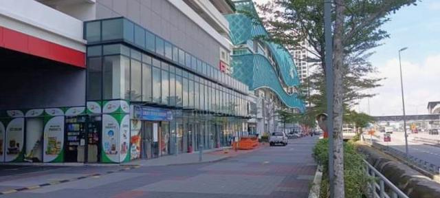 Office / Retail lot One South Seri Kembangan Selangor (Best Deal) 1