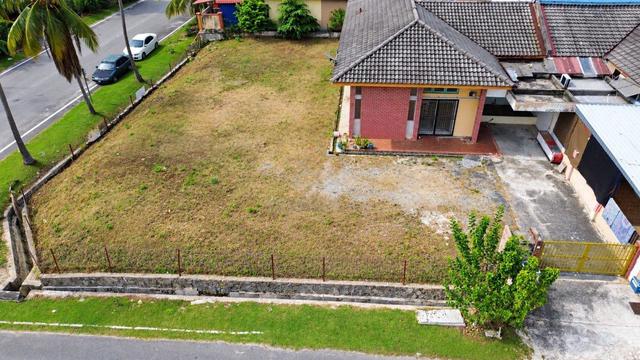 RM170K BAWAH HARGA PASARAN!! CORNER LOT SEMI D Taman Paroi Jaya 1