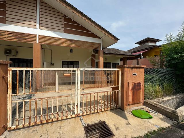 Semi-D Setingkat Taman Carnation Park Beserah Kuantan 1