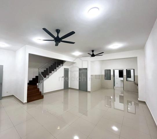 【FACING OPEN】2 Storey SETIA UTAMA Spacious 22x70 With AIRCONDS 1