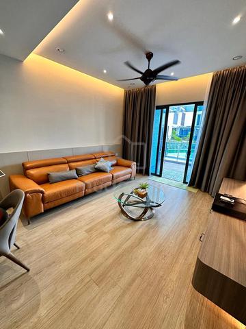 Queens Residences Q1 @ Queens Waterfront 1