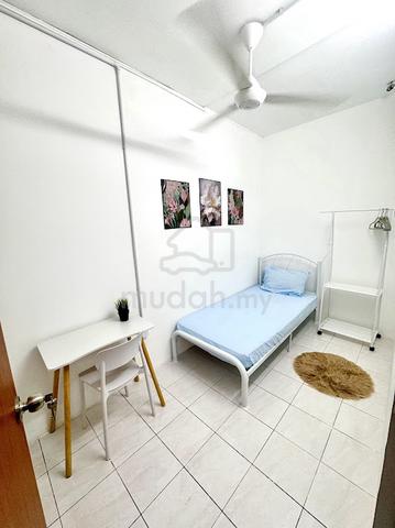 [MUSLIMAH ONLY] [FREE WIFI] Room @ Sri Permaisuri @ Salak Selatan LRT 1