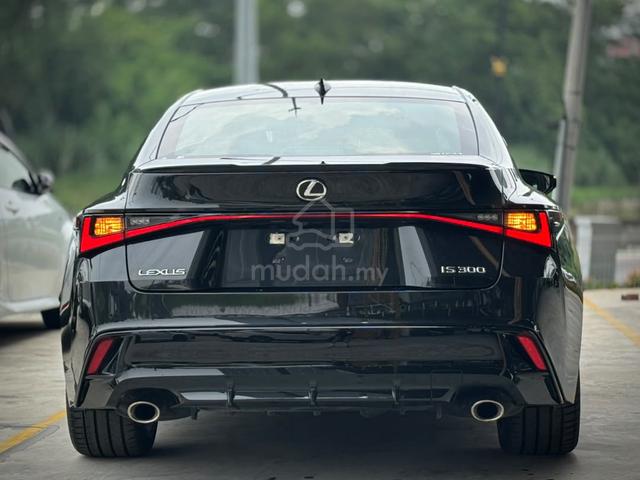 2021 Lexus IS300 F-Sport Mode Black III - 4