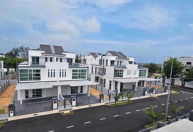 3 storey semi-d with gated guarded Taman Klebang Utama Klebang Melaka 1