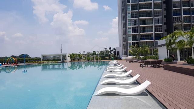 LakeFront Residence 1