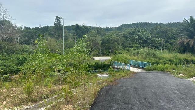 TEPI JALAN TANAH RATA Lot Individu Jenderam Hulu, Selangor 3