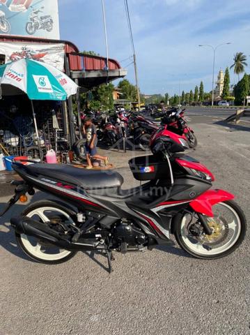 yamaha v8 motorcycle