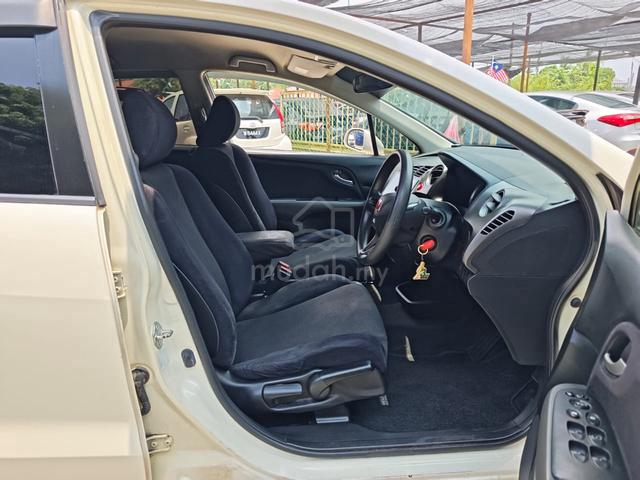 2013 Honda STREAM 1.8(AUTO)-LOAN KEDAI - 5