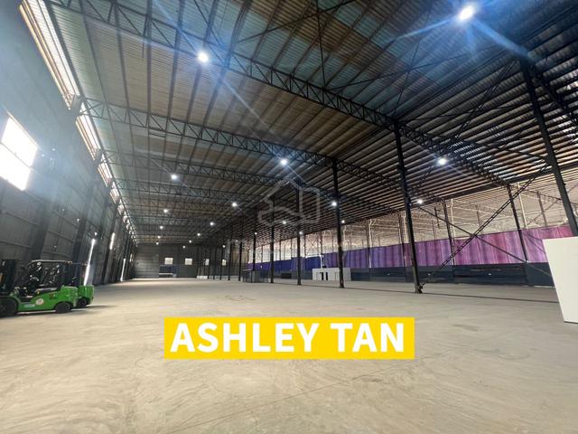 Spacious Factory Warehouse Valdor 120,000sft with Loading Bay 1200 Amp 1