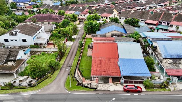 Corner Lot Semi-D unit Big Land Area @ Taman Kerjasama Kluang Johor 1