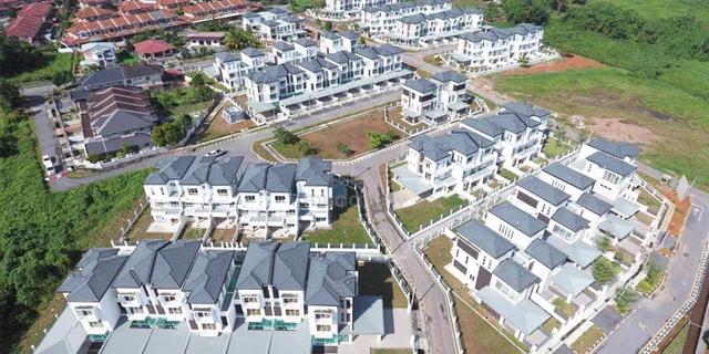 3-Storey Int Terrace House Palm Residence Jln Stapok Kuching FOR SALE 1