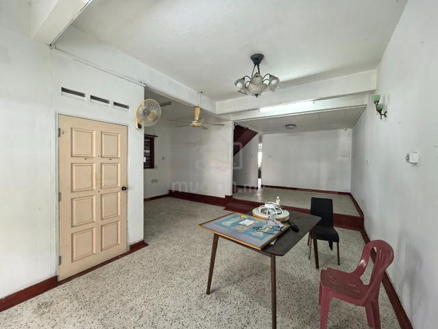 Freehold & Prime Location - Corner Lot - Kampung 8 for Sales 1