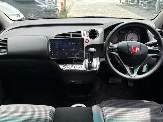 Honda STREAM 2.0 I-VTEC RSZ 6 seater Paddle shift - 5