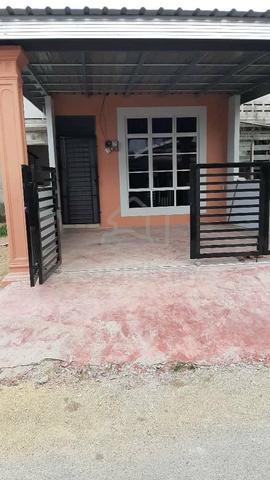 RUMAH TERES DUA TINGKAT Mampu Milik 1