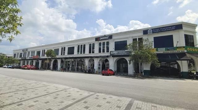 Ivoris, Brighton Whitten@Eco Majestic Semenyih, 2 storey shop Freehold 1