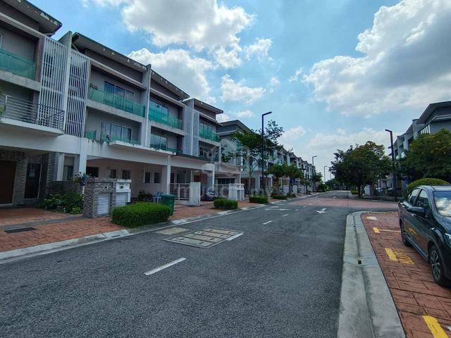 Alstonea Subang Jaya | 3-Storey Superlink For Rent 1
