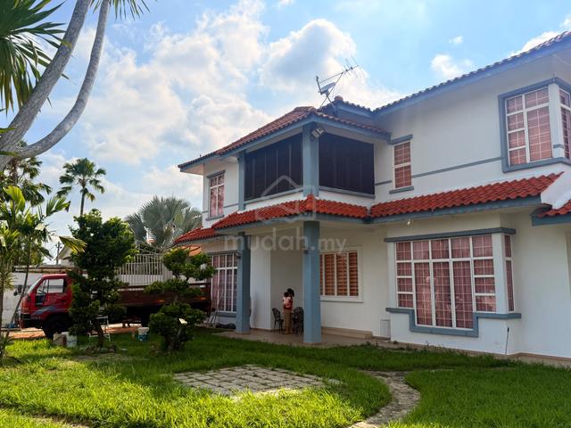 Corner Unit Bangalow Batu Berendam 1