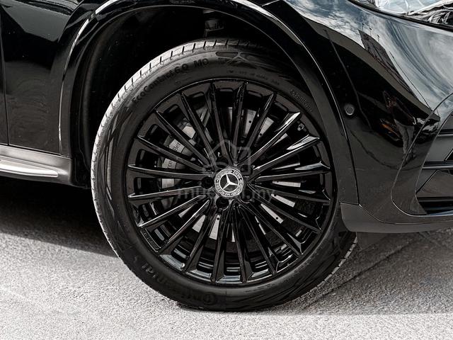 2025 Mercedes GLC350e 4MATIC Blackout PANO 20IN - 5