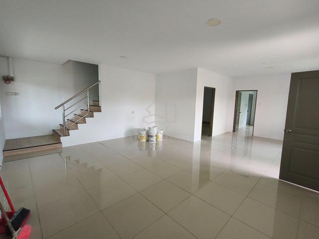 Bintulu Nice Just Painted Double Storey Semi D for Rent Kosong 1