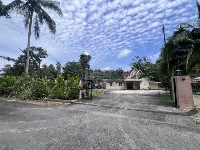 Rumah Banglo Tanah Luas 1