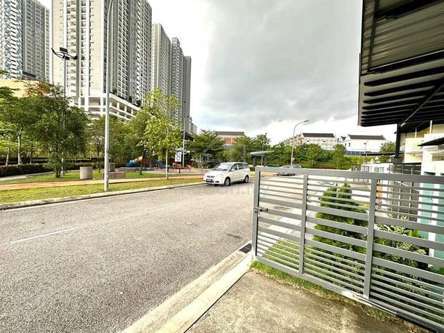 Teres 2 Tingkat, Depan Playground/Surau/Guarded 1