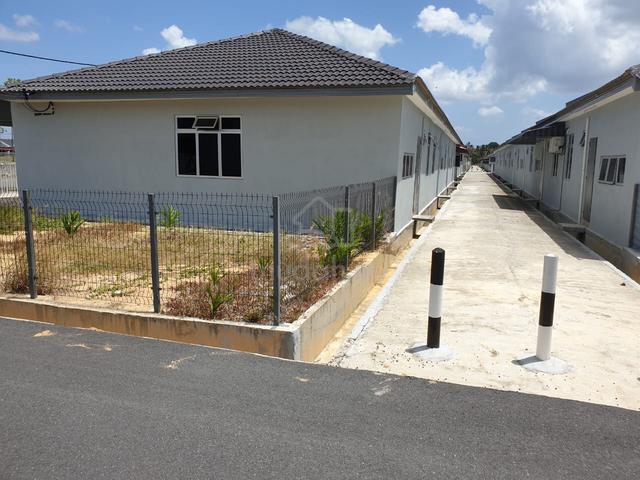 Unit tepi, ngadap kawasan lapang, Taman Merlimau Permai, Merlimau 3