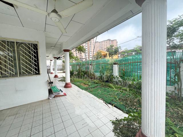 [CORNER LOT] Double Storey Tmn Usaha Jaya Bukit Desa Kepong for Rent 1