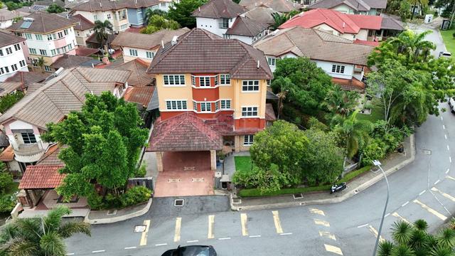 FREEHOLD | 4962 sqft |Premium Neighbourhood | Serene Living 1