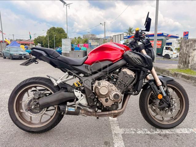 Tip Top Low Mileage Honda CB650R - photo 3 of 11