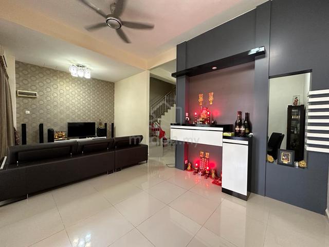 Permata Hill Park Long Car porch 2 Stry Terrace House For Sale 1