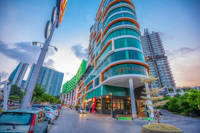 Setia  Tri-Suite Bayan Lepas | Corner | Office / Airbnb 1