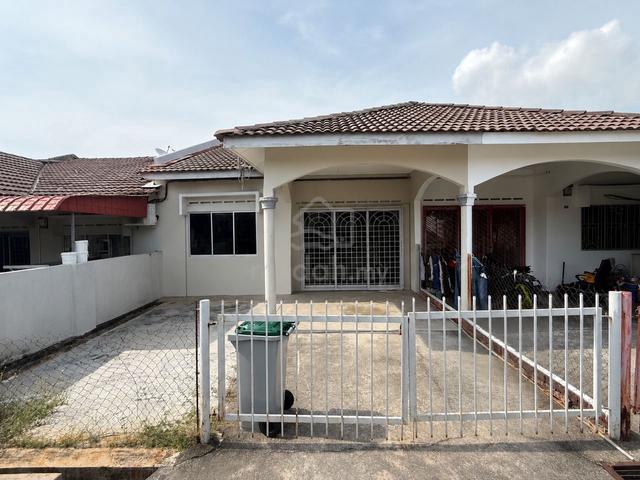 Taman Pahlawan Sungai Udang Non Bumi 1
