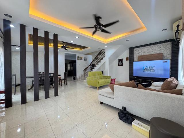 Bandar Puteri Jaya 2 Storey Semi D House Renovated For Sale 1