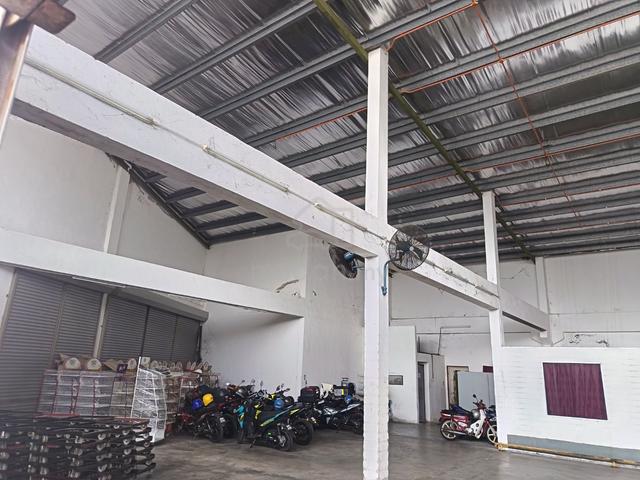 CORNER! Single Storey Factory, Suria Nilai 3 [Good location/Good ROI] 1