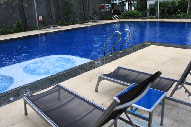 Middle n master room at Metropolitan Square condo 1