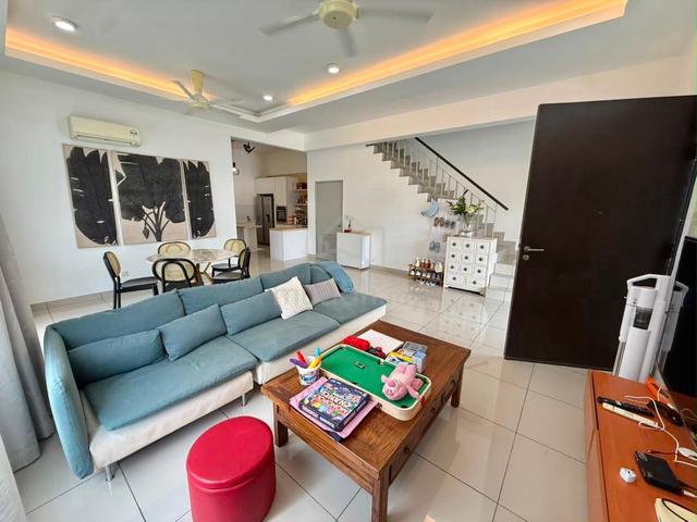 Horizon Hills The Greens Double Storey Superlink Renovated Good Cond 1