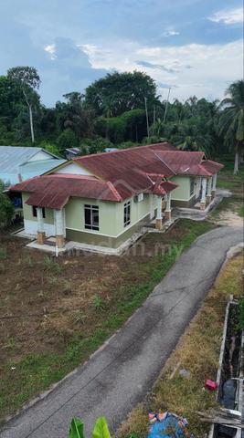 Tanah 0.9 Ekar Siap Banglo 4 Bilik! Geran Individu Rezab Melayu! 1