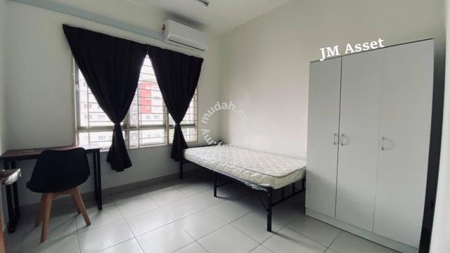 Middle Room with share Bathroom for Rent in Setia Alam 1