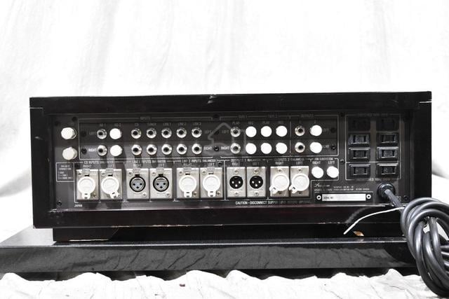 Accuphase C-280V Preamplifier - photo 4 of 5