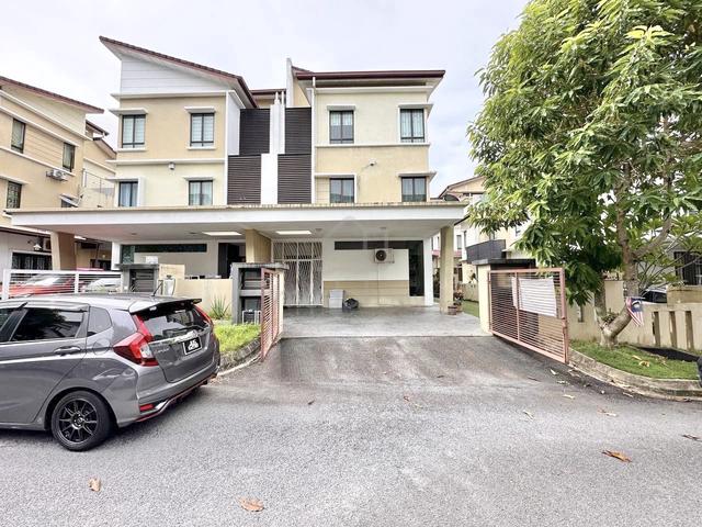 35x70 sqft Freehold RENOVATED 3 Storey SEMI-D Taman Tropika 2, Bangi 1