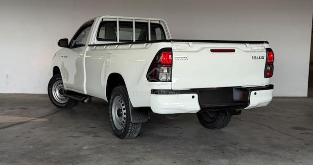 2023 Toyota HILUX 2.4 MT FACELIFT II F*LOAN - 4
