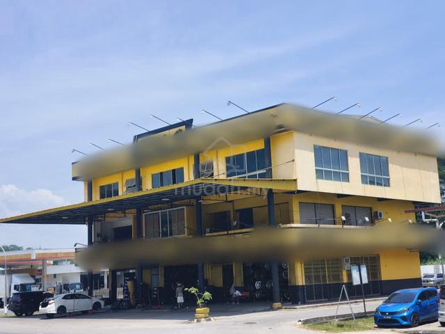 3 Storey Whole Building 3 units Facing Road Shop Lot For Rent 1