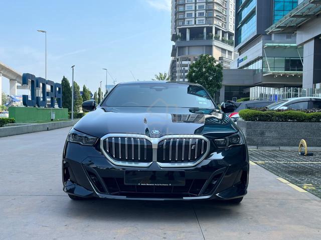 Bmw I5 EDRIVE40 M SPORT low mileage 1400km only - 2