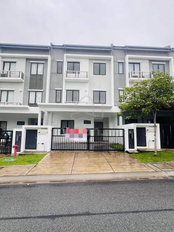 VIEW LAKE 3 Storey Terrace House Lakefield Tropicana Heights Kajang 1
