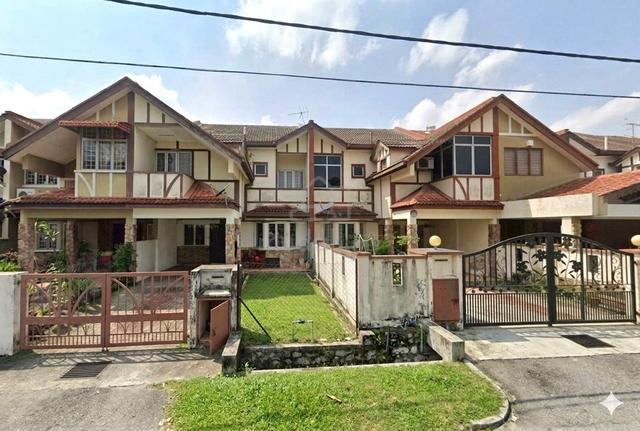 [Facing no house] Newly Painted 24x65 Double Storey @ USJ12 1