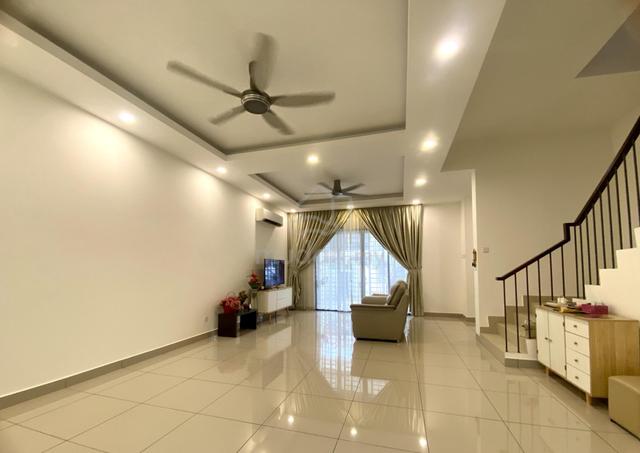 Taman Putra Prima PP6 Puchong Freehold 5R5B Renovated Kitchen Cabinet 1