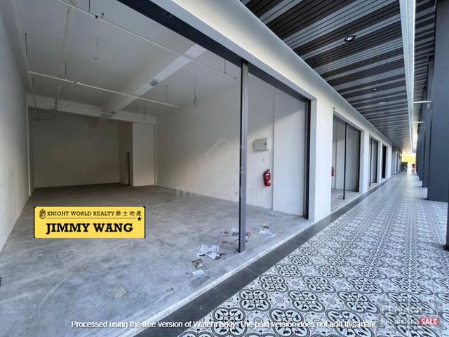 Ground floor commercial shoplot high visibility hot area for rent 1