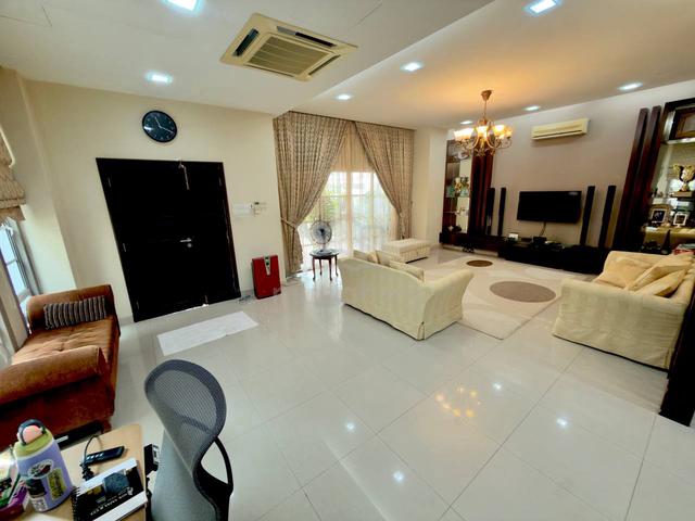 Banglo + 4075sqt + Renovated + Extend Le Putra Avenue, Sri Kembangan 1