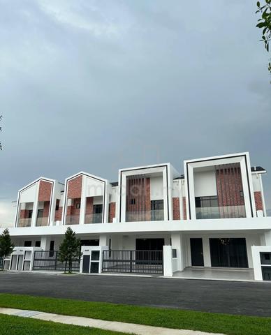SuperLink Home 2-STOREY 22x85 [salary 5K boleh apply] Cyberjaya 1