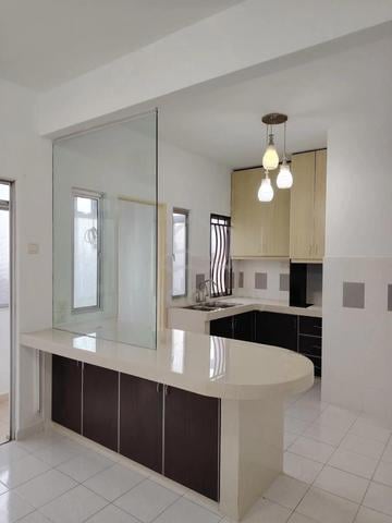 Amansiara townhouse for rent, 1st floor, selayang ,2 carpark ,kitchen 1
